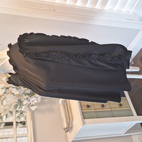 [M] Ruffle blouse - Picture 3 of 10